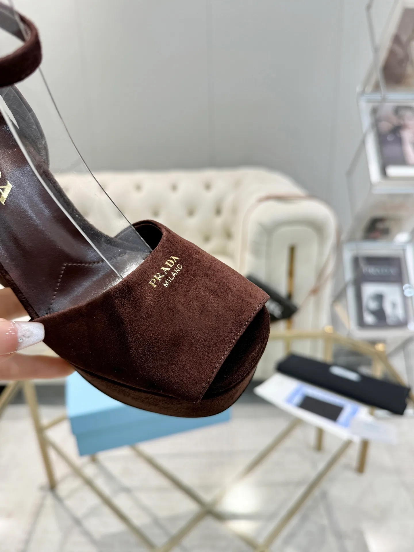 👟👟Ex-factory price 600👟👟 (imitation leather bottom-20) New arrival 👉Ready stock👈Remove the original board and make a 1:1 replica‼ ️The highest version ✅ Prada's early spring catwalk hot style 😘The latest spring style thick square toe water platform series (genuine leather outsole), (simulated leather sole) goddess must-have for super beautiful feet 👉The upper is made of imported original calfskin, soft and textured, lining + foot pads, imported sheepskin lining, breathable and comfortable, private model water platform, heel, water platform 3.5M, heel height 12M Code number 35M-39M (34 40 41 42 43 is custom-made and cannot be returned or exchanged)
